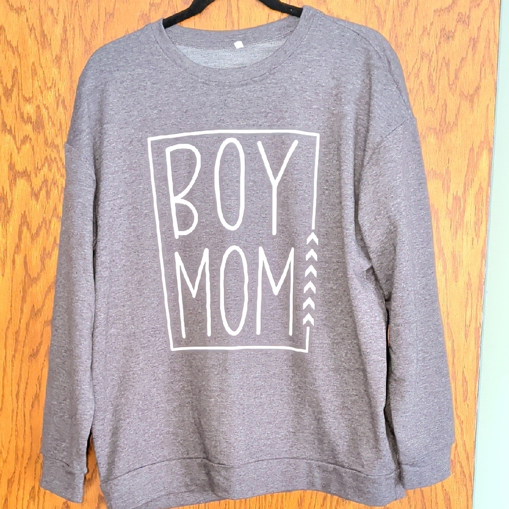 Gray 'BOY MOM' Graphic Sweatshirt